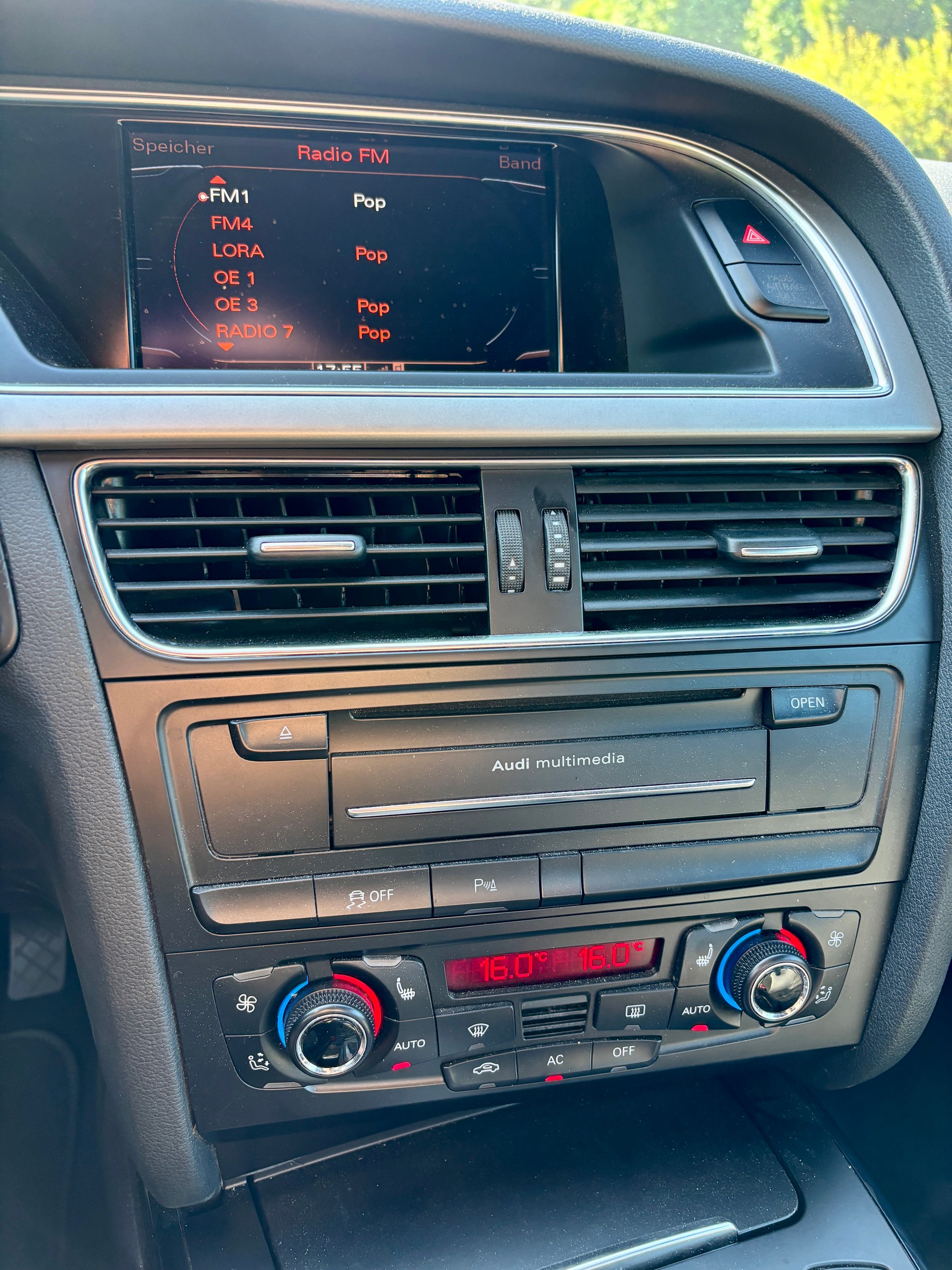 AUDI 3.0 V6 TFSI quattro S-Tronic-image-4