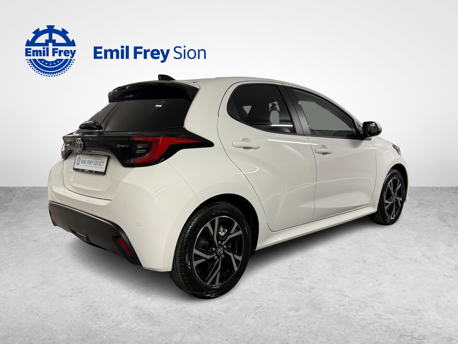 TOYOTA Yaris 1.5 VVT-i HSD Trend-image-2