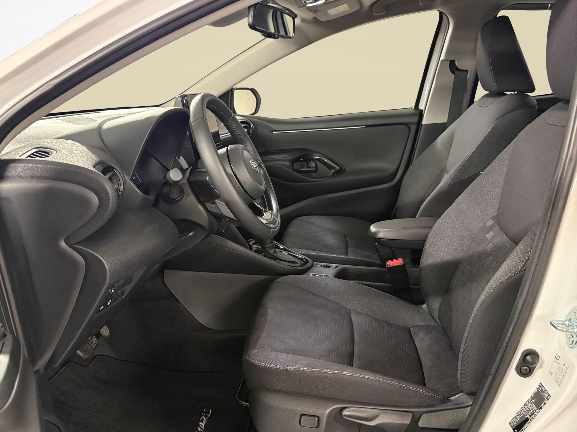 TOYOTA Yaris 1.5 VVT-i HSD Trend-image-9