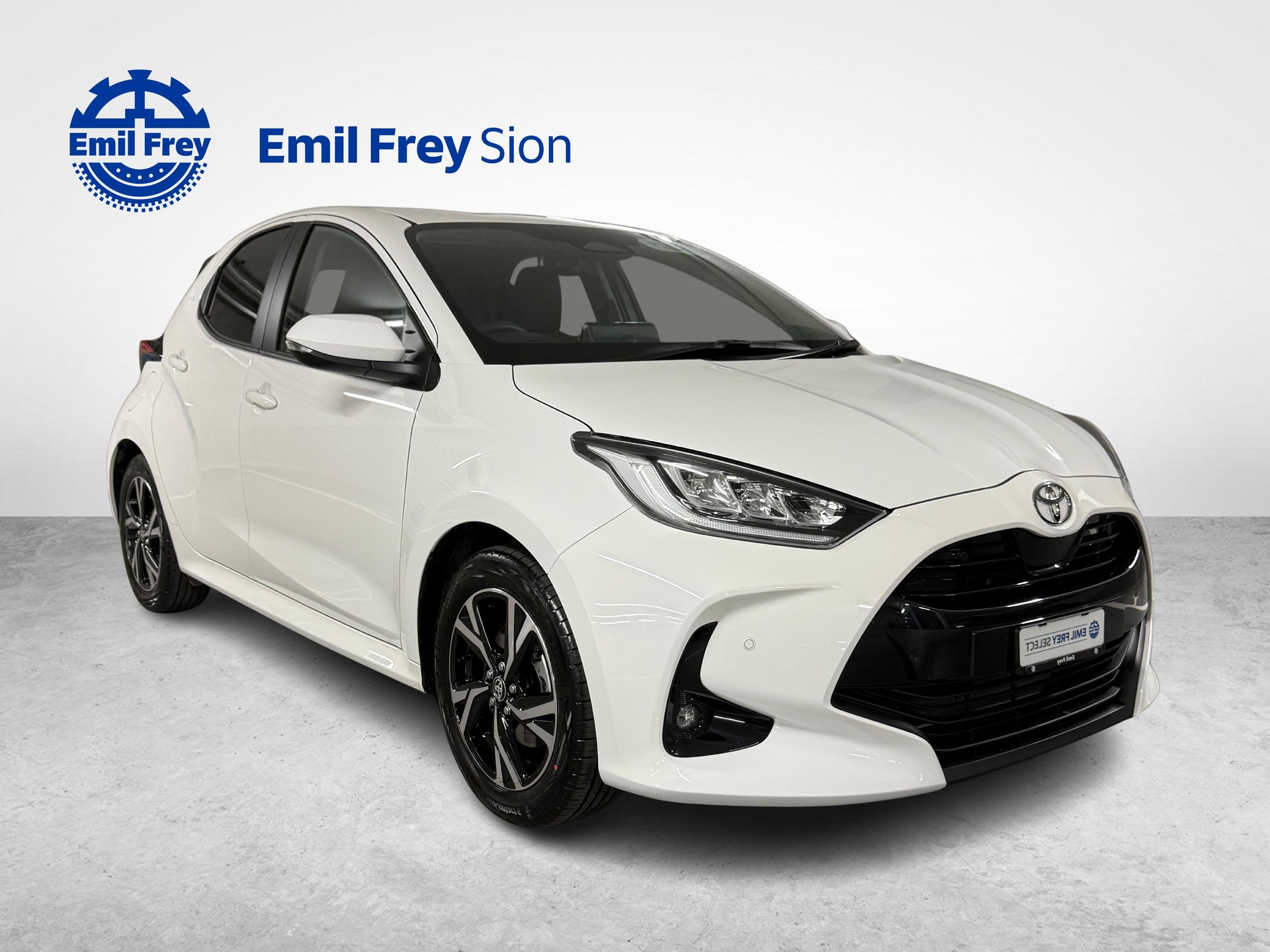 TOYOTA Yaris 1.5 VVT-i HSD Trend-image-1
