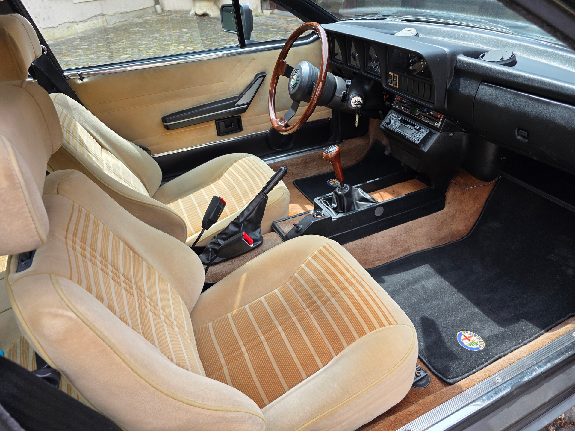 ALFA ROMEO GTV 2.0 L-image-9