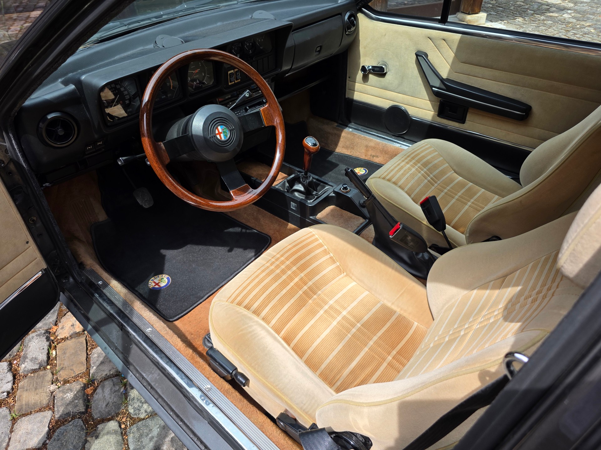 ALFA ROMEO GTV 2.0 L-image-13