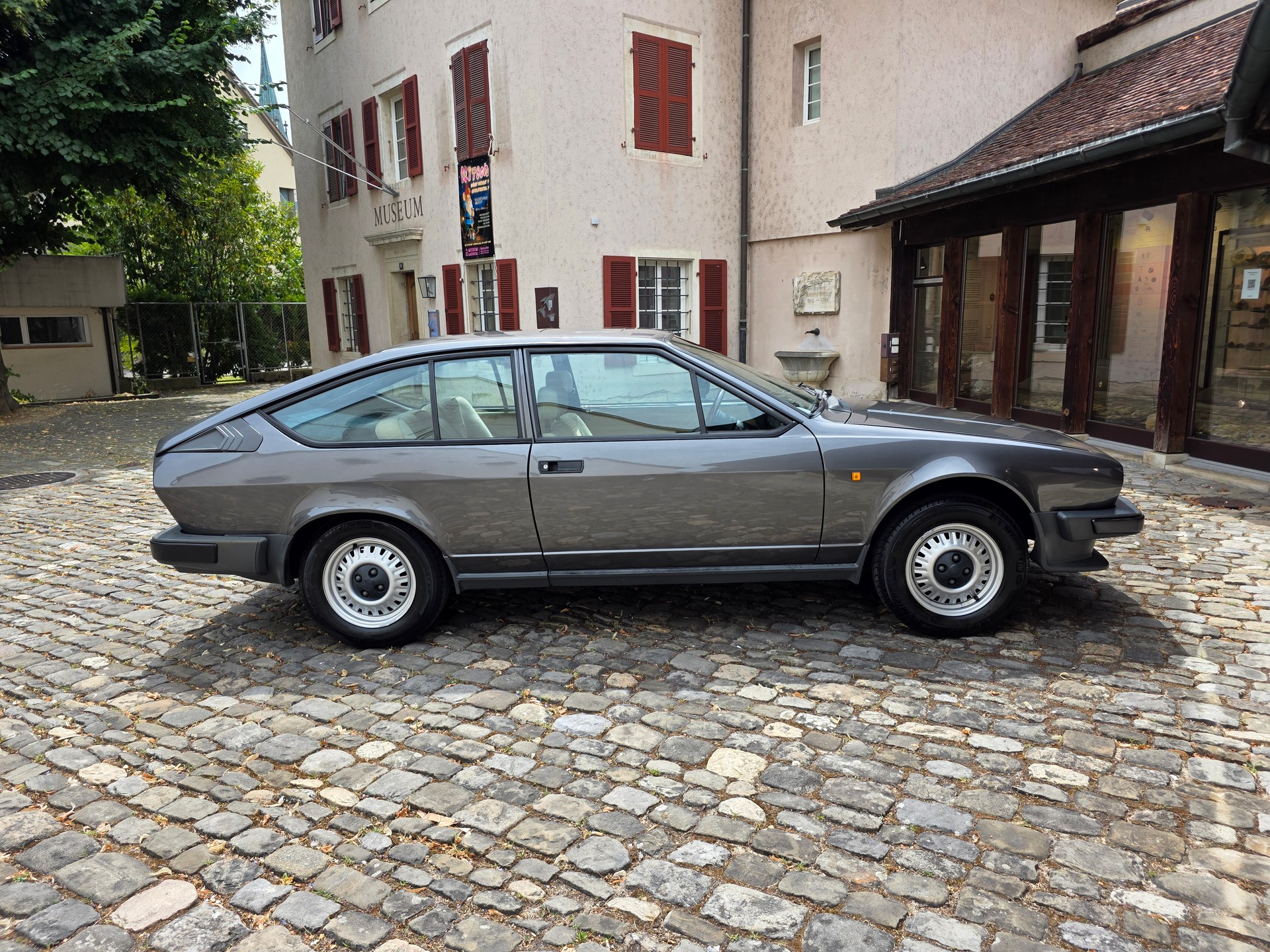 ALFA ROMEO GTV 2.0 L-image-8