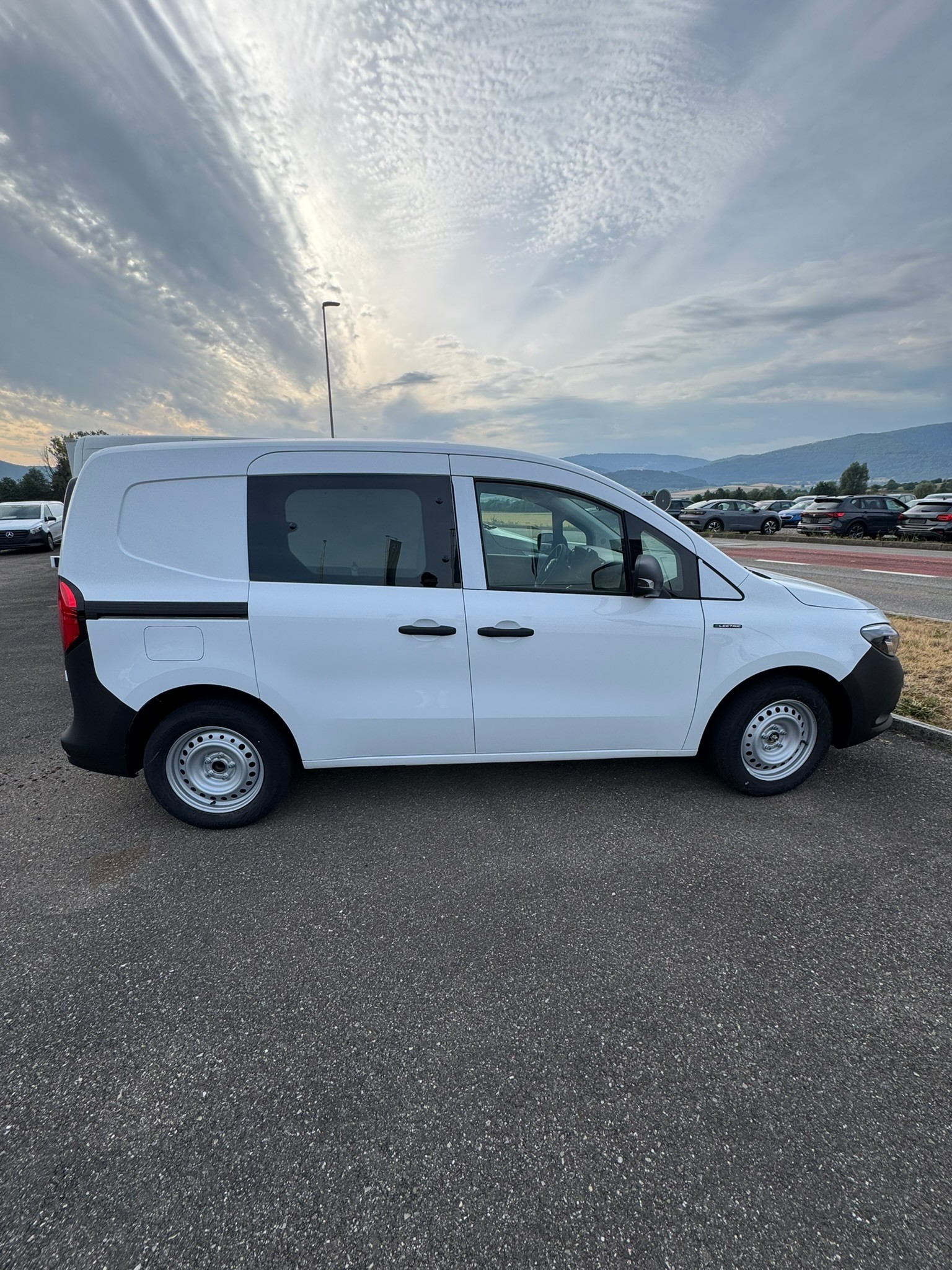 MERCEDES-BENZ eCitan 45kWh Base-image-3
