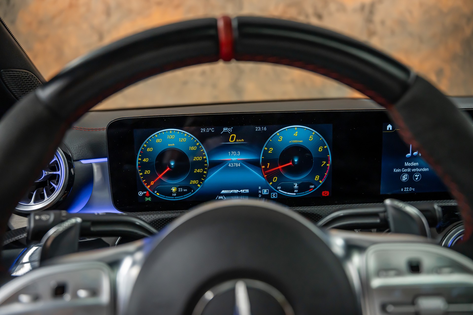 MERCEDES-BENZ CLA 35 AMG 4Matic 7G-DCT *Manufaktur*Aerodynamik-Plus*Panorama*360*-image-23