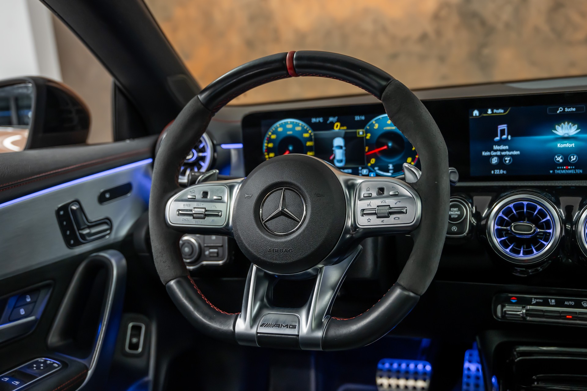 MERCEDES-BENZ CLA 35 AMG 4Matic 7G-DCT *Manufaktur*Aerodynamik-Plus*Panorama*360*-image-18