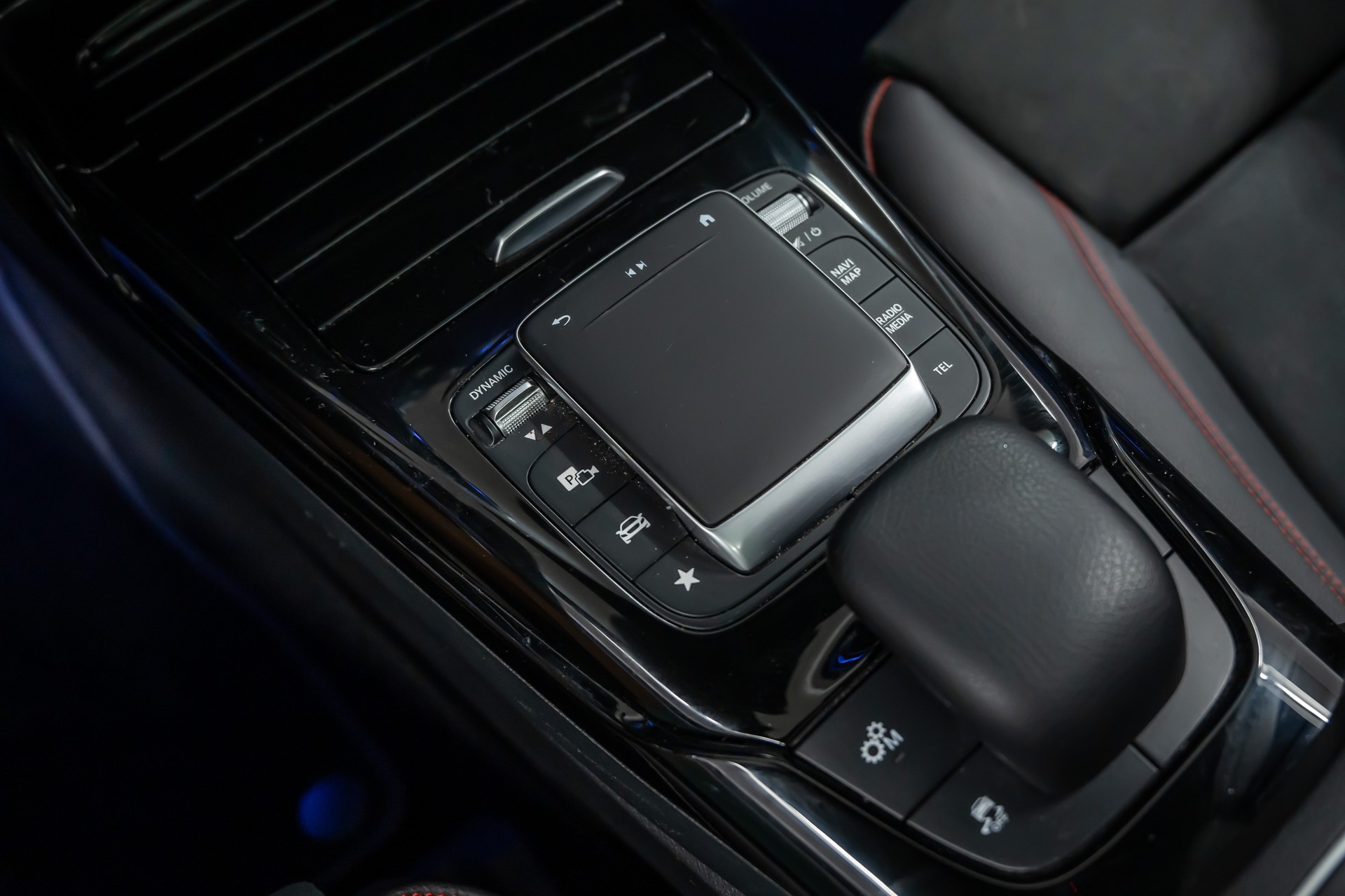 MERCEDES-BENZ CLA 35 AMG 4Matic 7G-DCT *Manufaktur*Aerodynamik-Plus*Panorama*360*-image-27