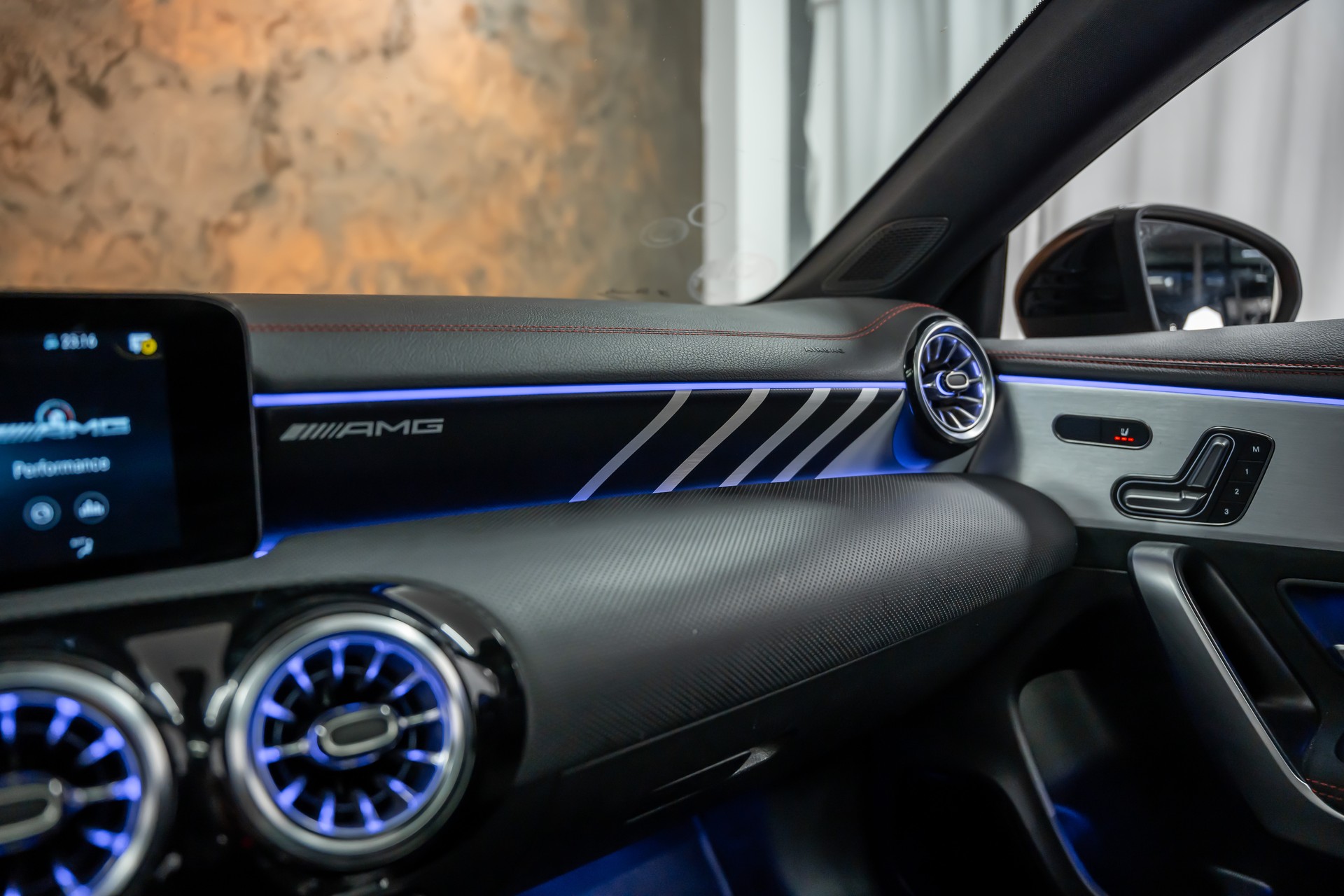 MERCEDES-BENZ CLA 35 AMG 4Matic 7G-DCT *Manufaktur*Aerodynamik-Plus*Panorama*360*-image-25