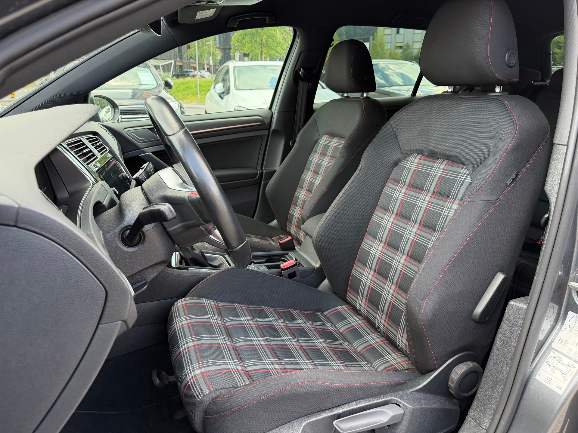 VW Golf 2.0 TSI GTI Performance-image-8