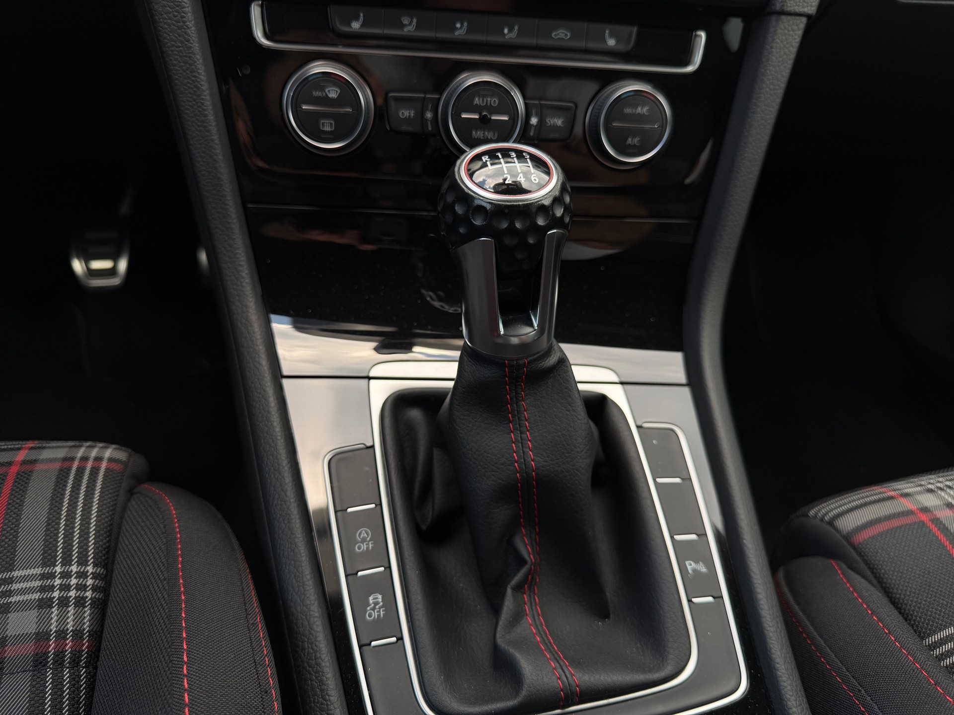 VW Golf 2.0 TSI GTI Performance-image-12