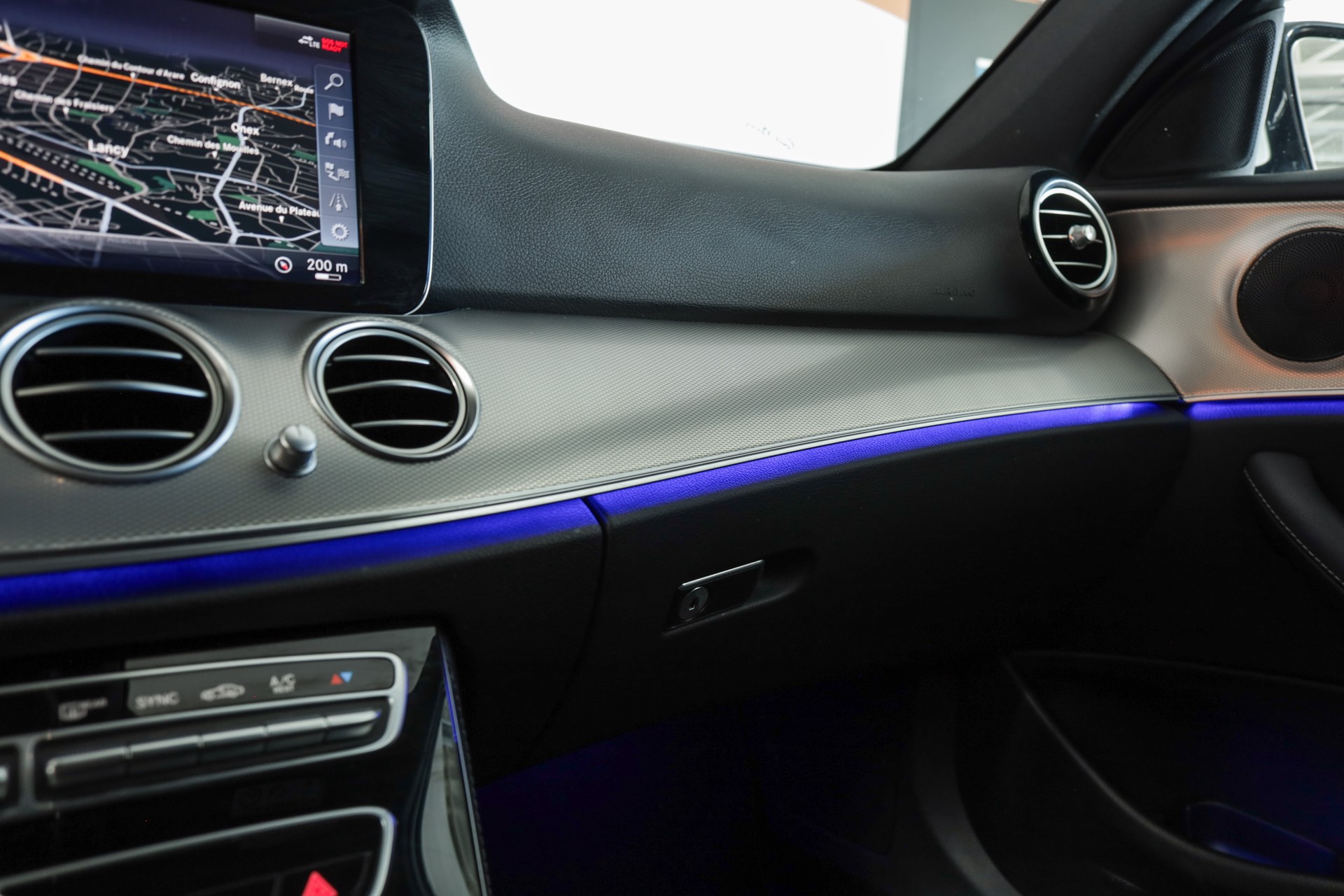 MERCEDES-BENZ E 200 Avantgarde 4 Matic 9G-Tronic-image-15