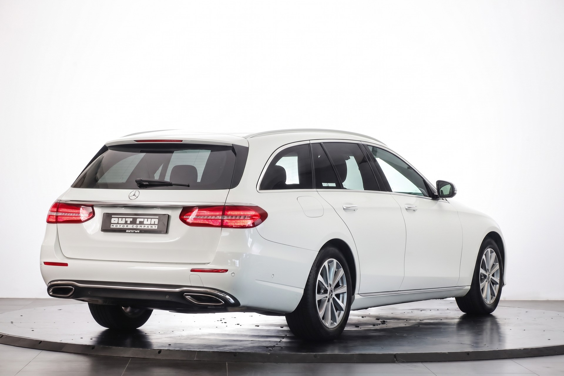 MERCEDES-BENZ E 200 Avantgarde 4 Matic 9G-Tronic-image-3