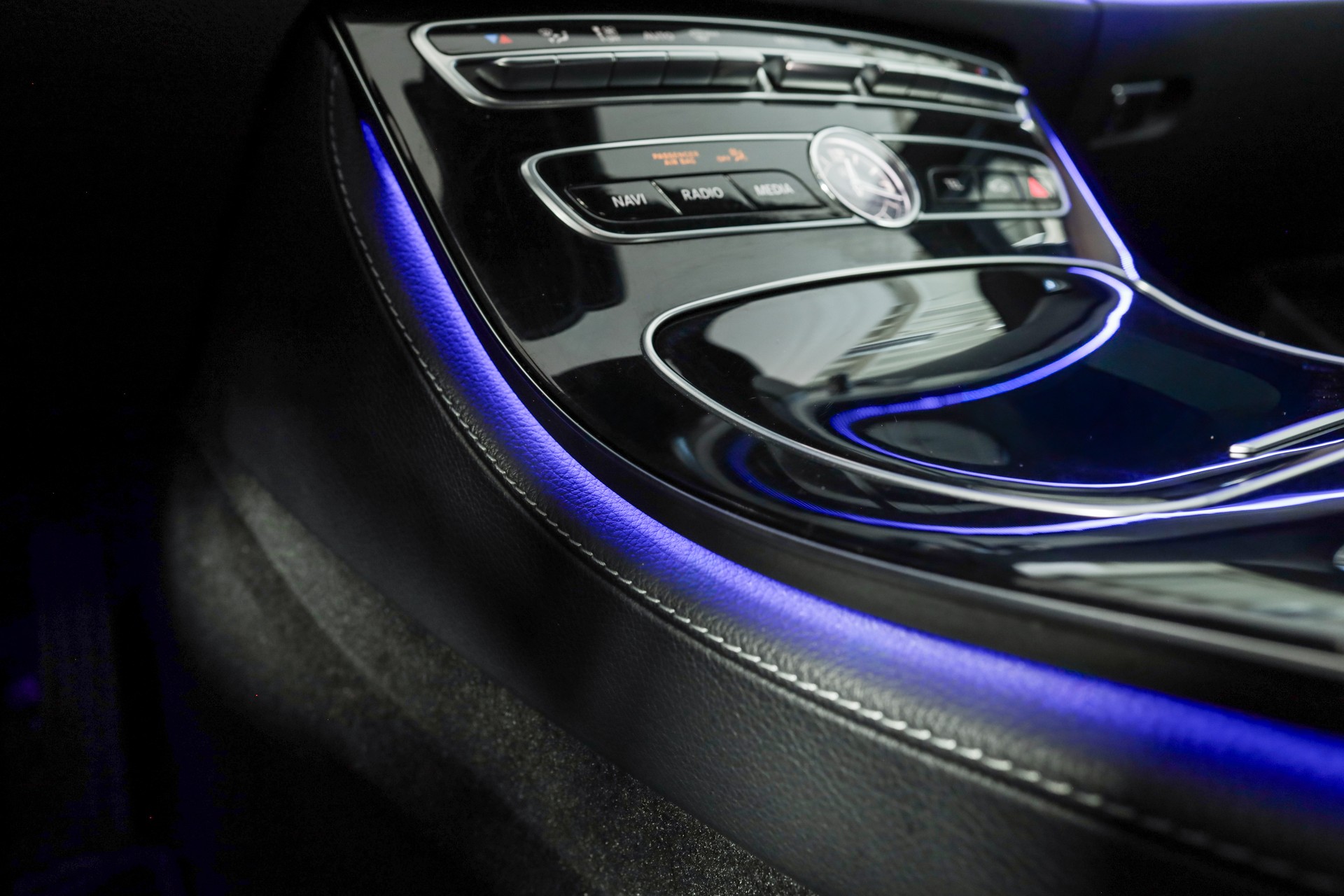 MERCEDES-BENZ E 200 Avantgarde 4 Matic 9G-Tronic-image-19