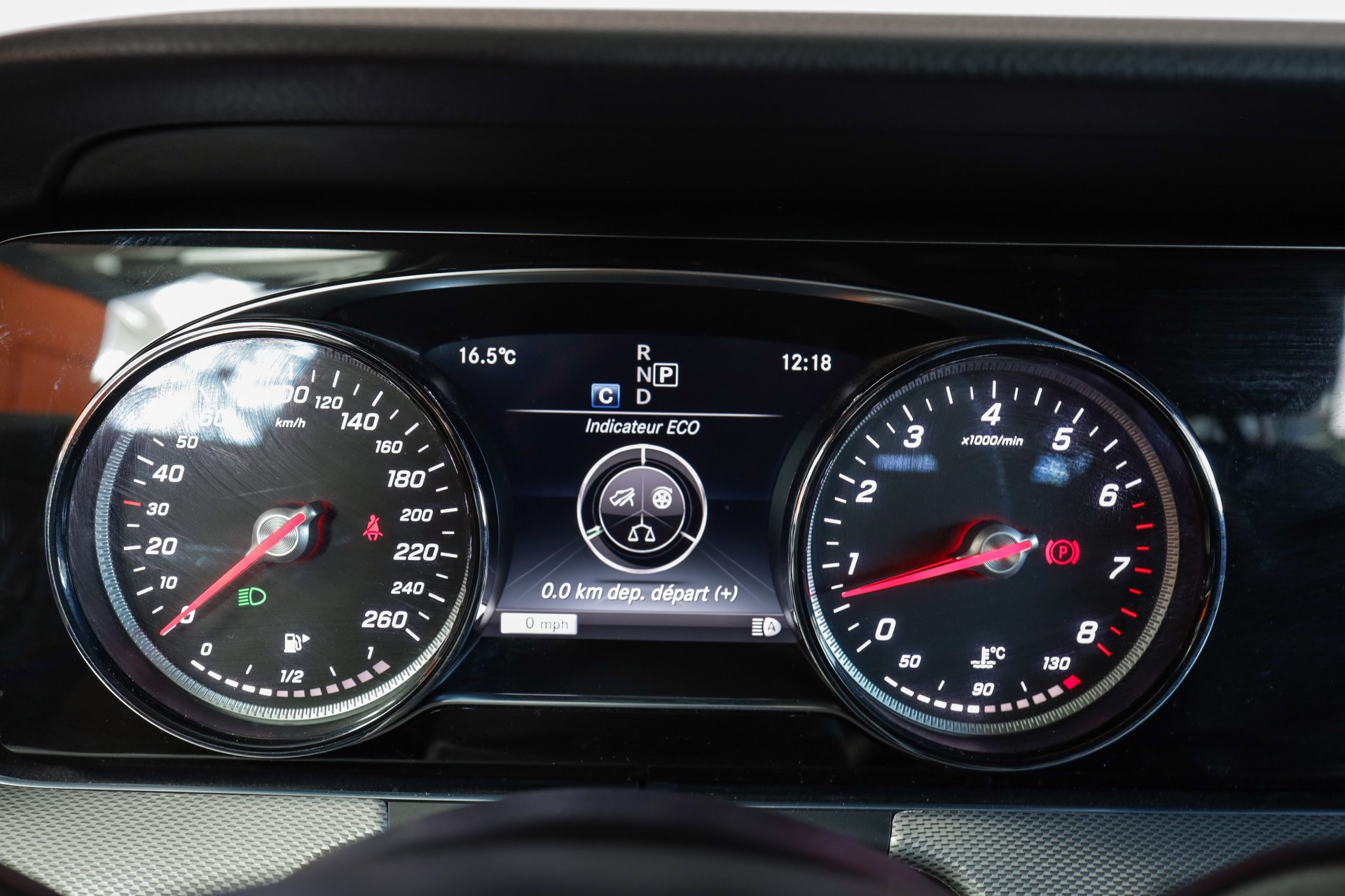 MERCEDES-BENZ E 200 Avantgarde 4 Matic 9G-Tronic-image-17
