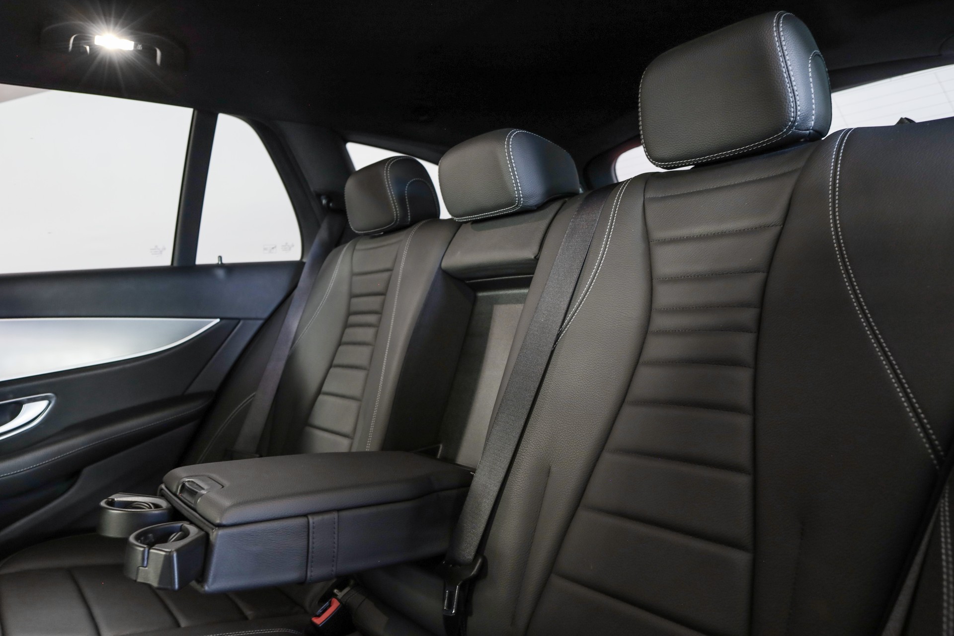 MERCEDES-BENZ E 200 Avantgarde 4 Matic 9G-Tronic-image-11