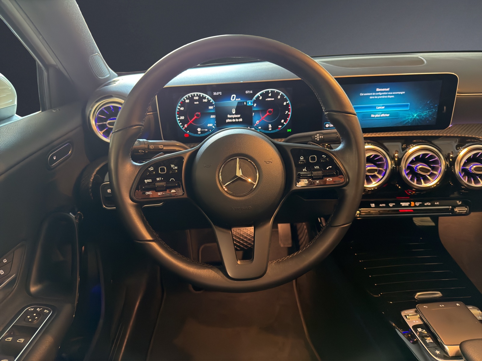 MERCEDES-BENZ A 200 Style-image-12