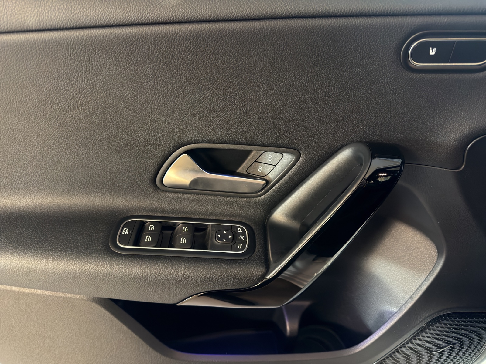 MERCEDES-BENZ A 200 Style-image-8