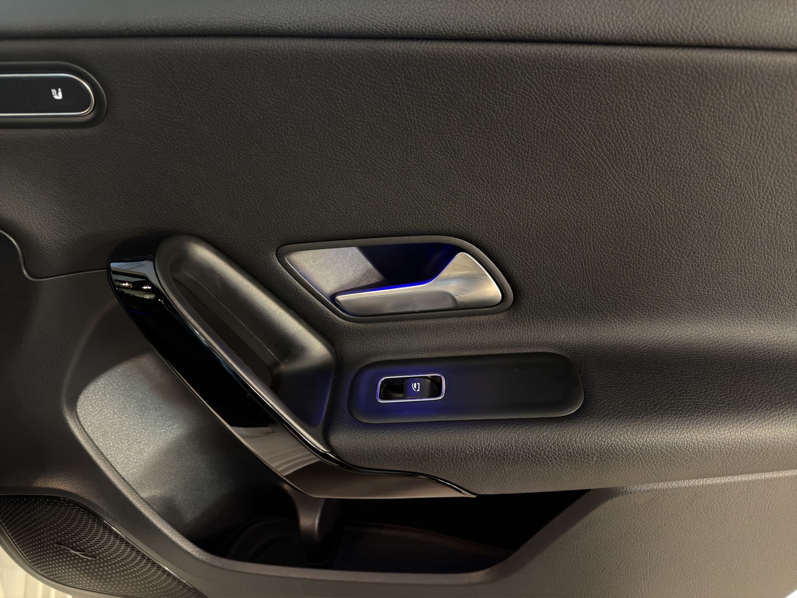 MERCEDES-BENZ A 200 Style-image-10