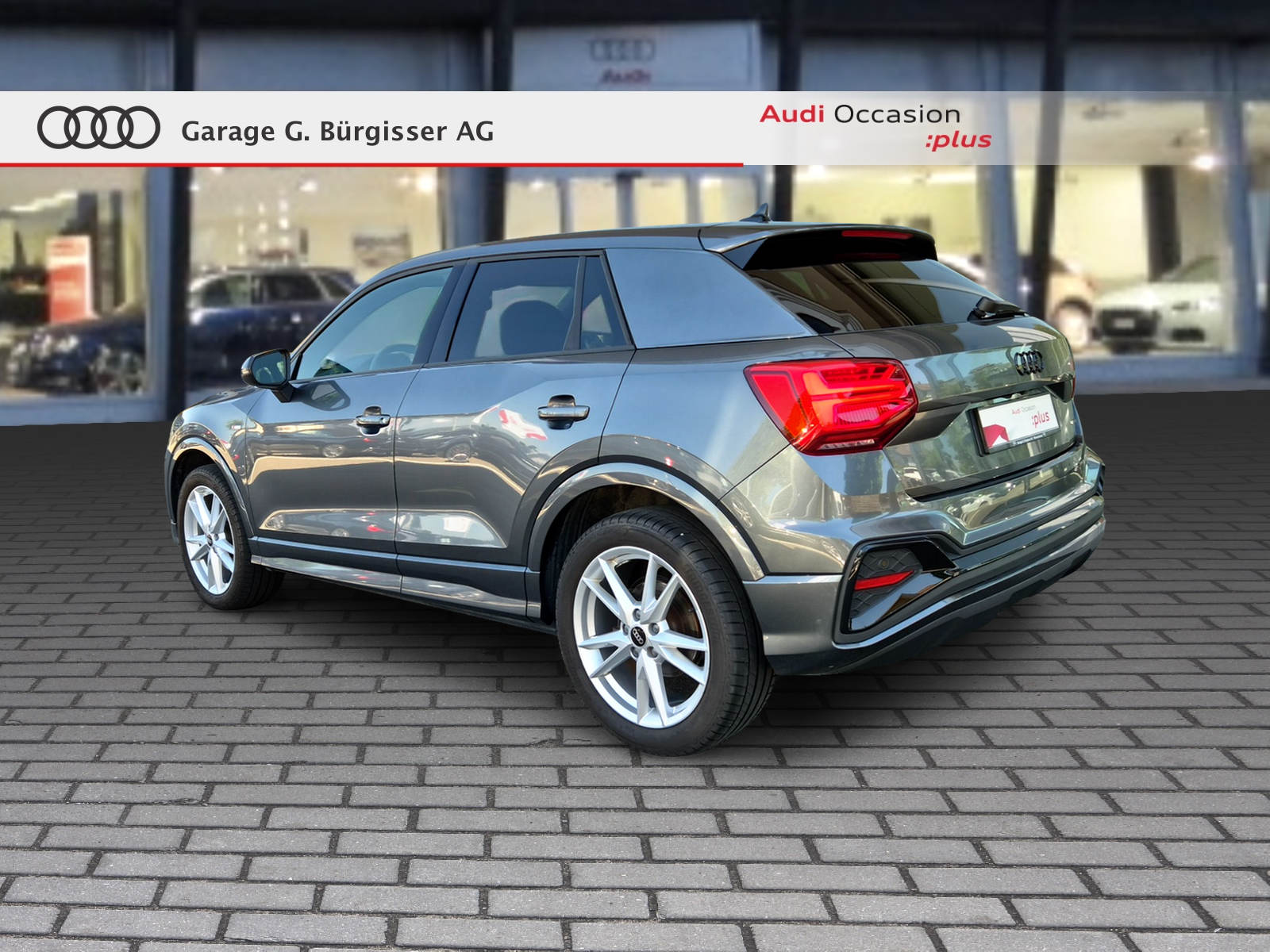AUDI Q2 40 TFSI S line Attraction quattro S-tronic Daytonagrau Perleffekt-image-3
