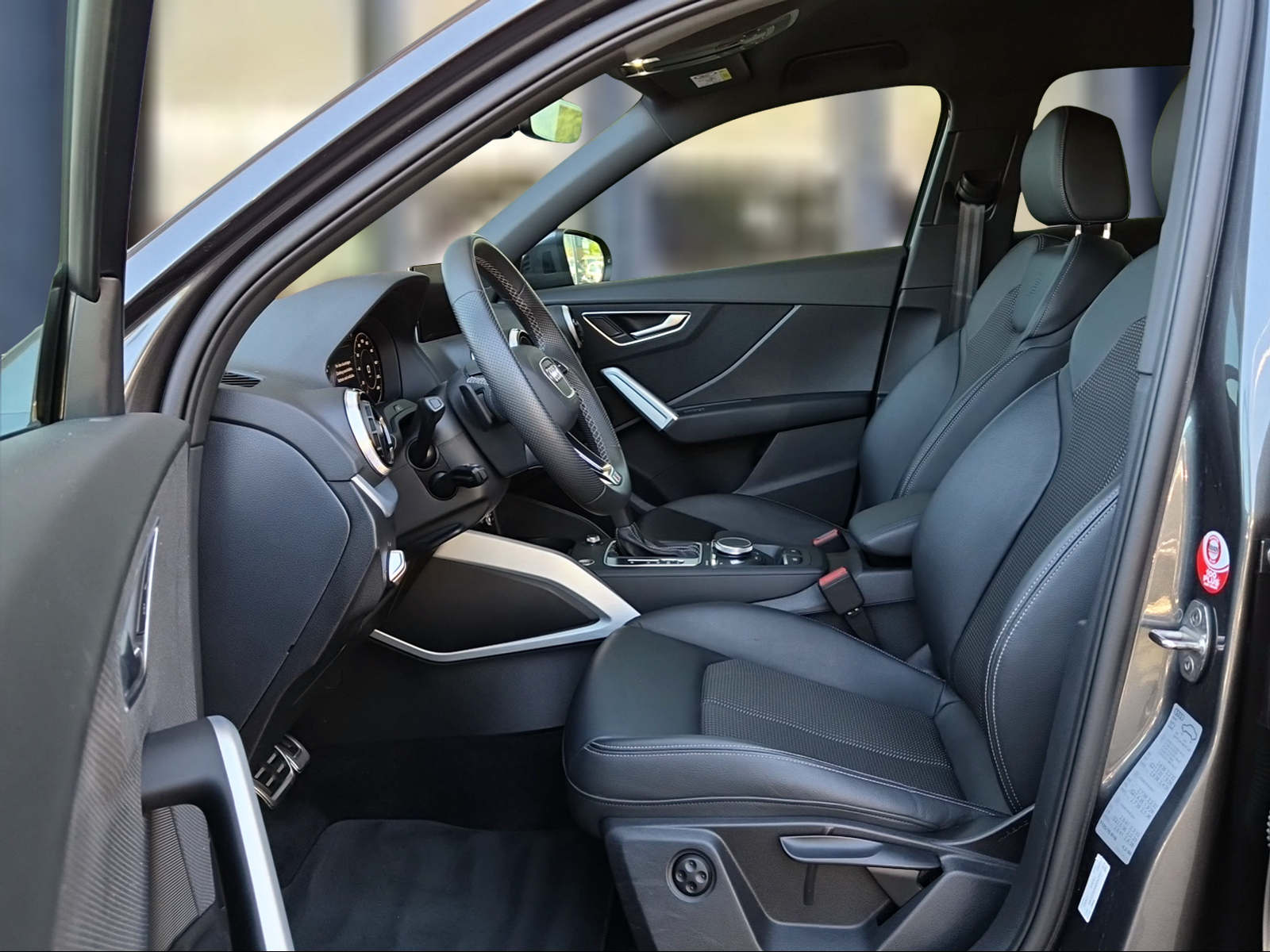 AUDI Q2 40 TFSI S line Attraction quattro S-tronic Daytonagrau Perleffekt-image-8