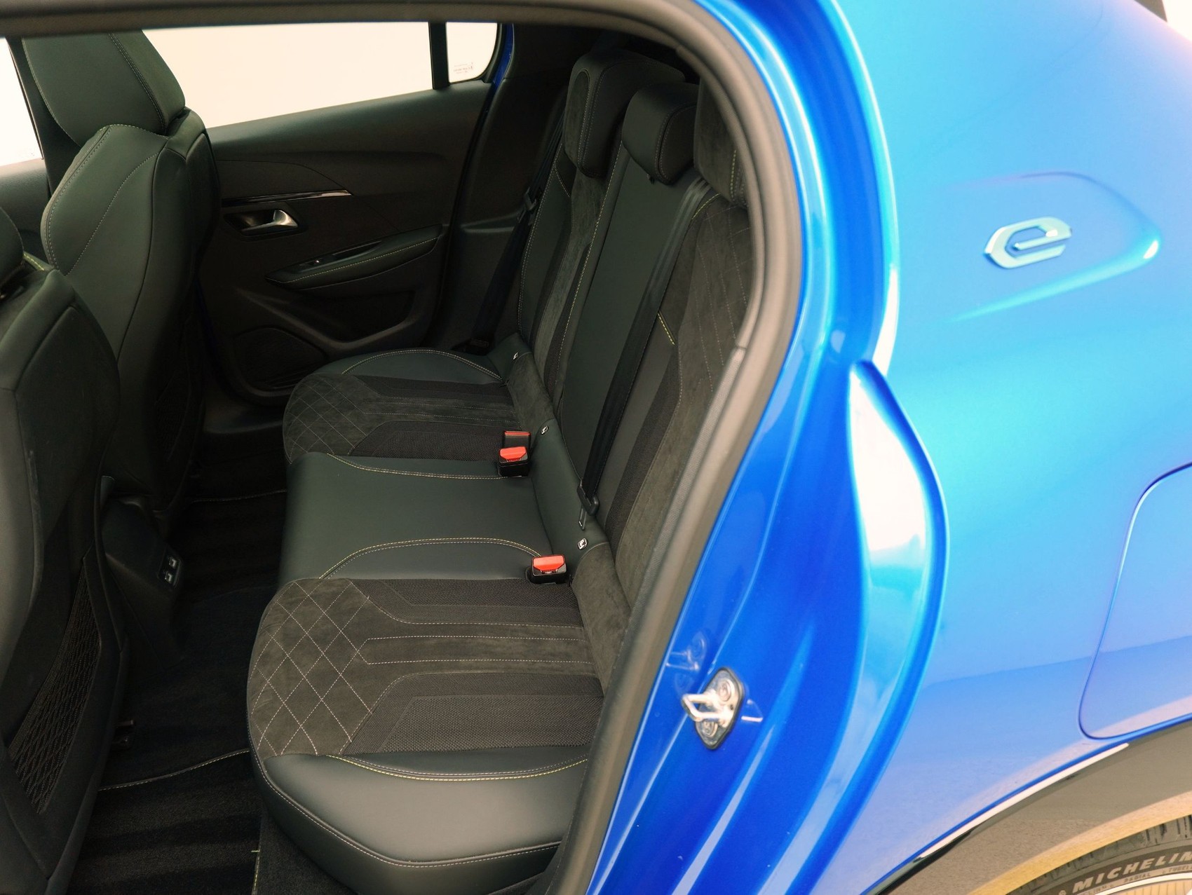PEUGEOT 208 e-GT Pack-image-9