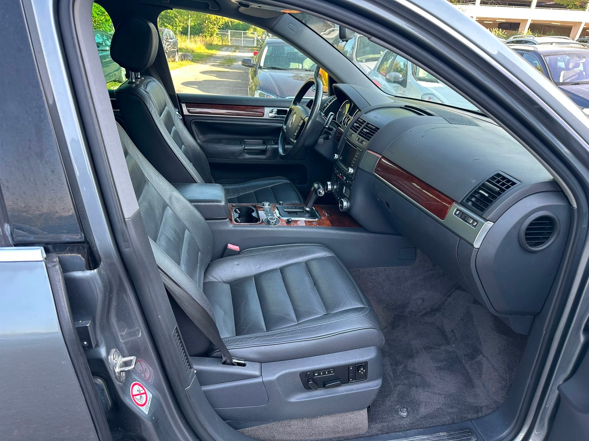 VW Touareg 5.0 TDI V10 Automatic-image-18