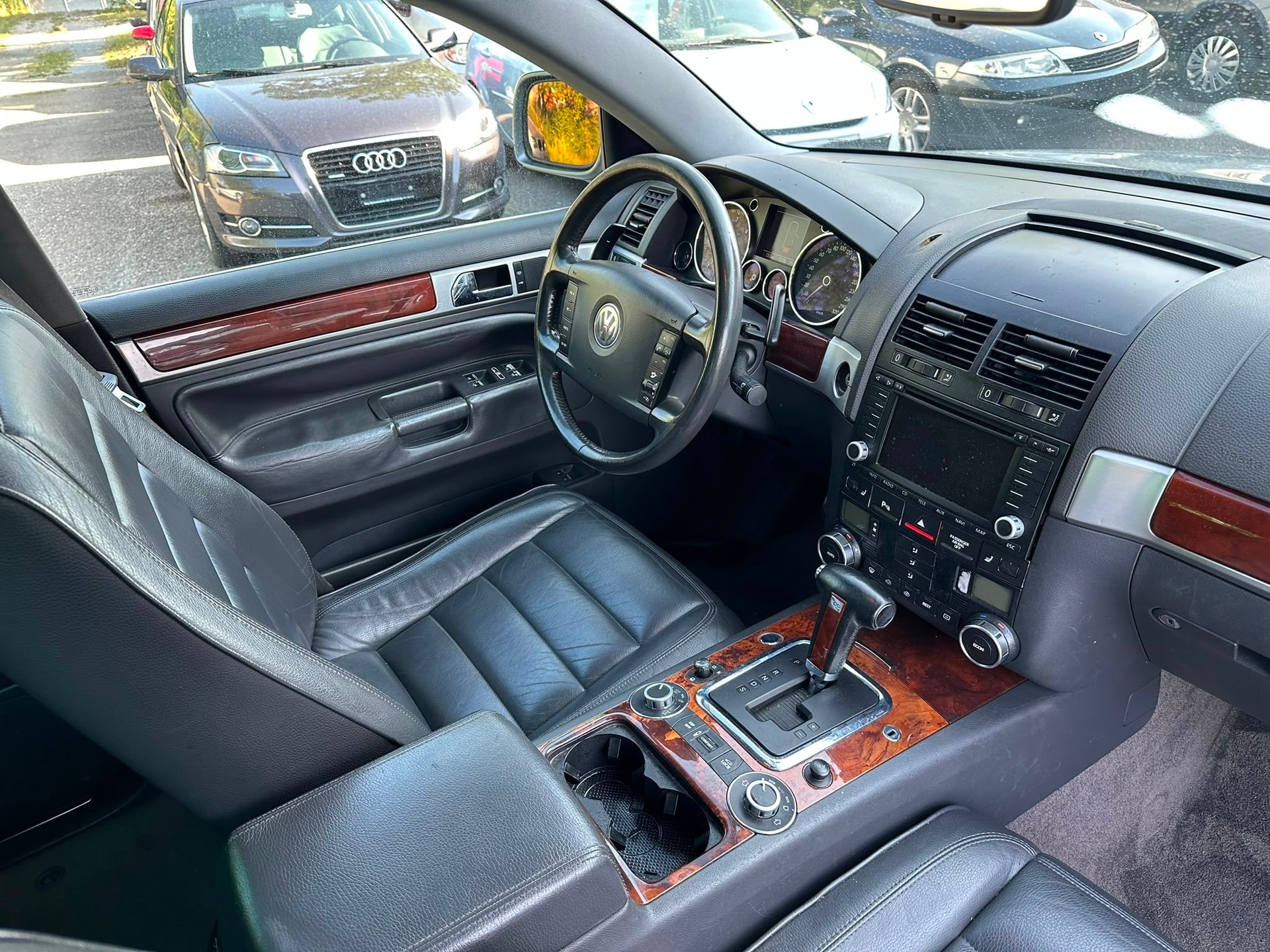 VW Touareg 5.0 TDI V10 Automatic-image-13