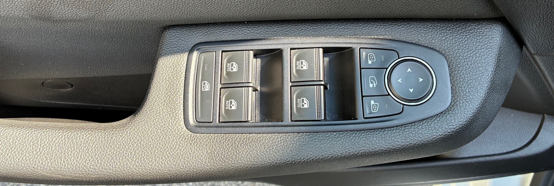 MITSUBISHI COLT 1.6 HEV Instyle-image-6