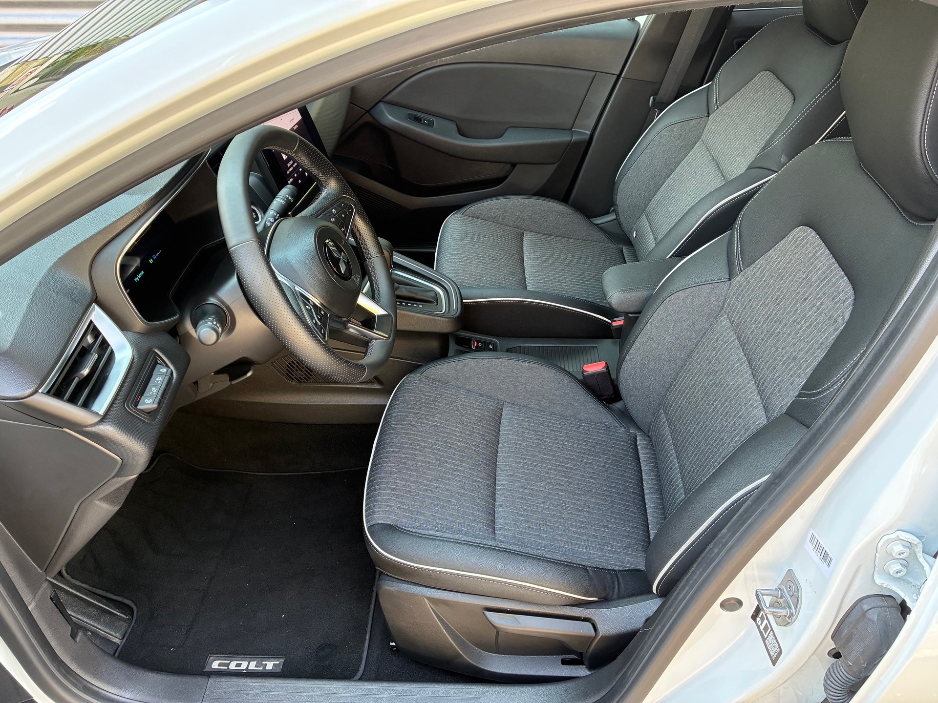 MITSUBISHI COLT 1.6 HEV Instyle-image-5