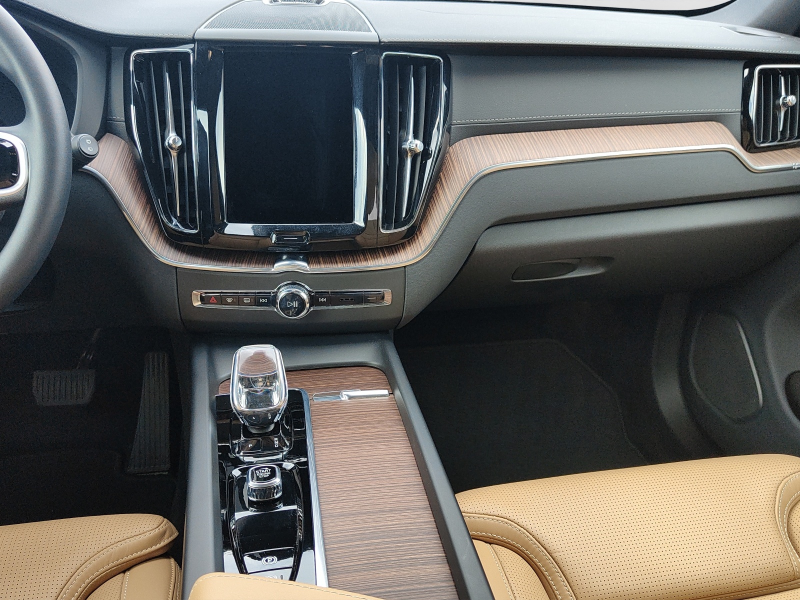 VOLVO XC60 2.0 T6 TE Ultimate Bright eAWD-image-8