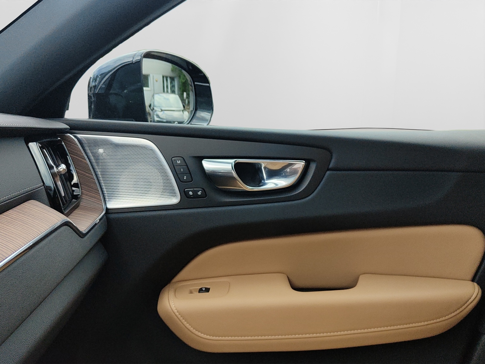 VOLVO XC60 2.0 T6 TE Ultimate Bright eAWD-image-9