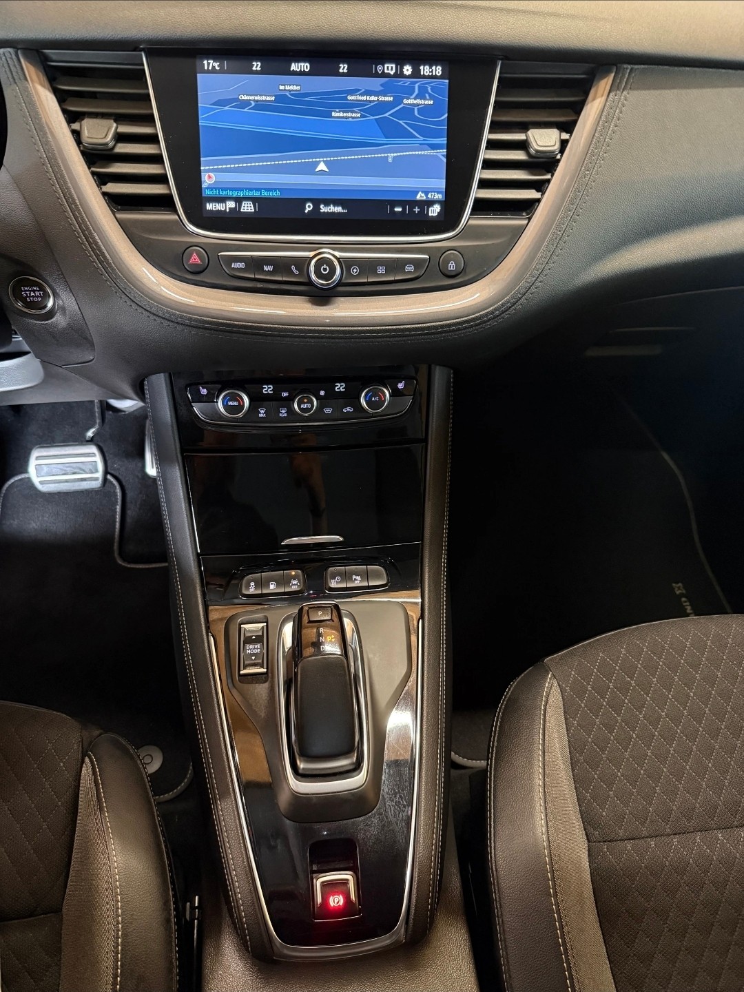 OPEL Grandland X 1.6 Hybrid4 Ultimate Automatik-image-11