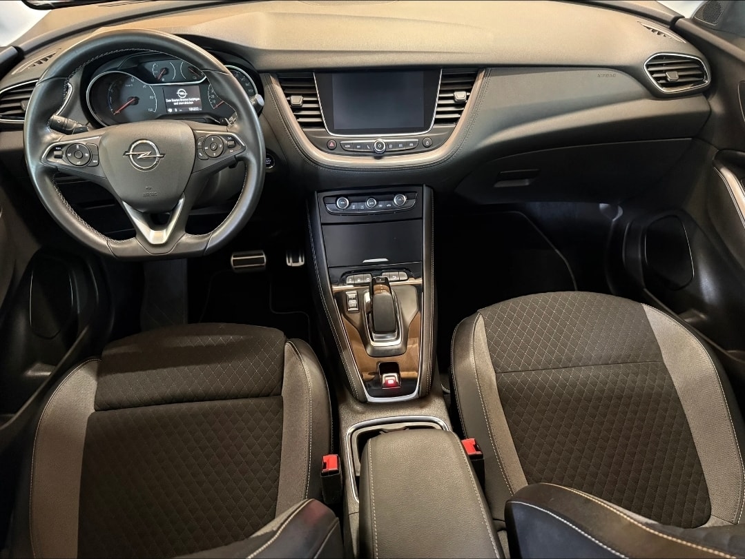 OPEL Grandland X 1.6 Hybrid4 Ultimate Automatik-image-8