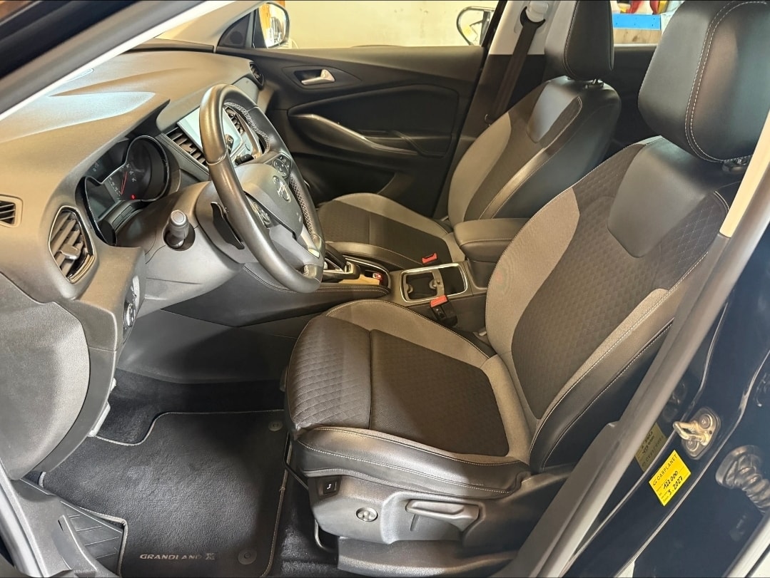 OPEL Grandland X 1.6 Hybrid4 Ultimate Automatik-image-6