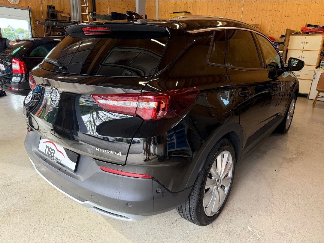 OPEL Grandland X 1.6 Hybrid4 Ultimate Automatik-image-3