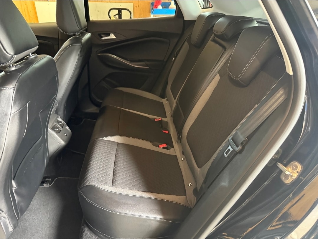 OPEL Grandland X 1.6 Hybrid4 Ultimate Automatik-image-7