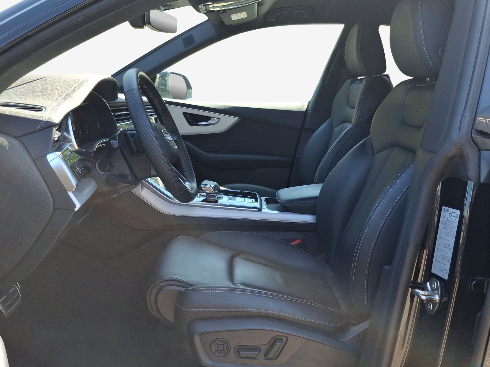AUDI Q8 SUV TFSI e quattro 290 kW Attraction tiptronic-image-7