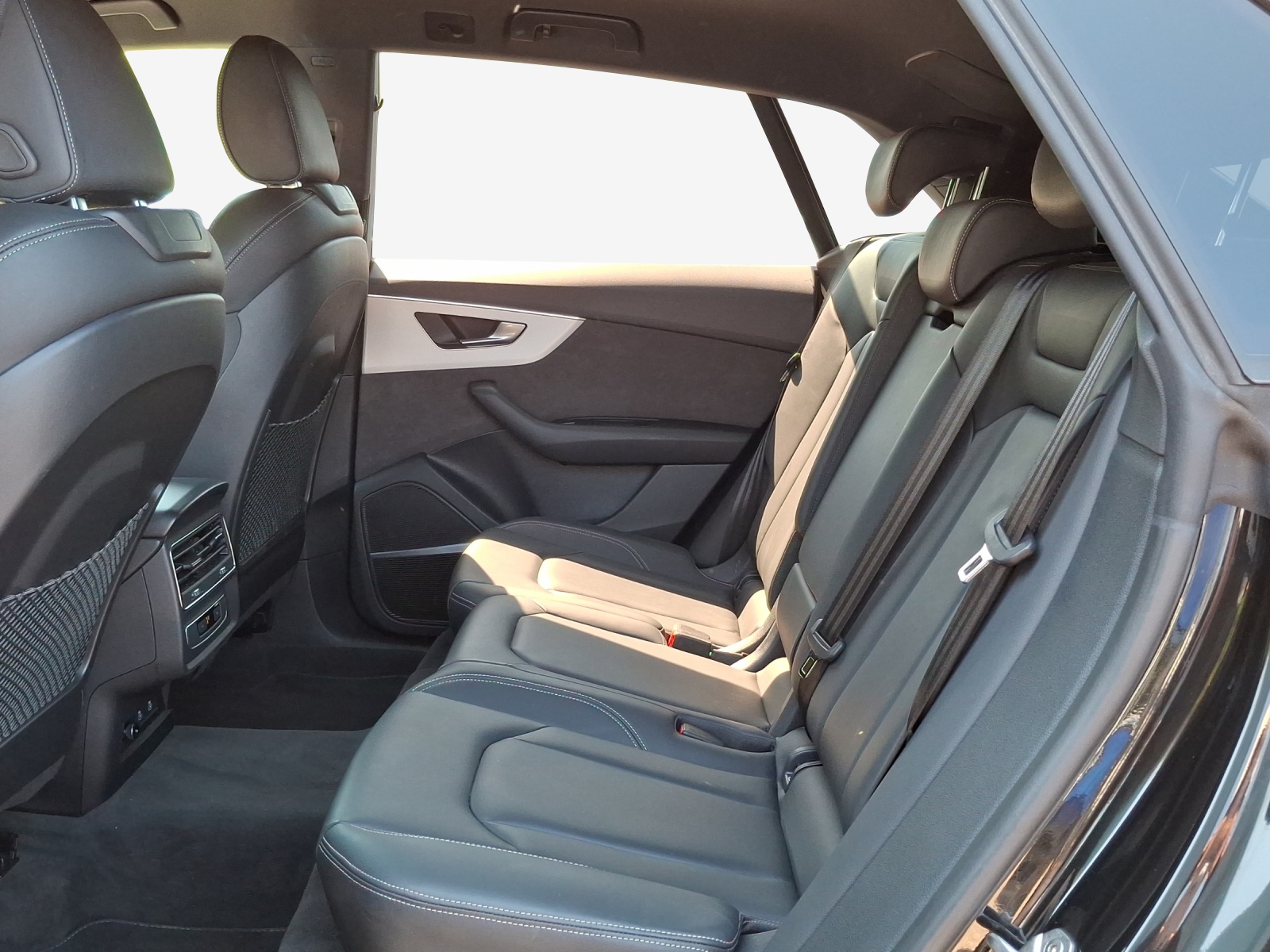 AUDI Q8 SUV TFSI e quattro 290 kW Attraction tiptronic-image-11