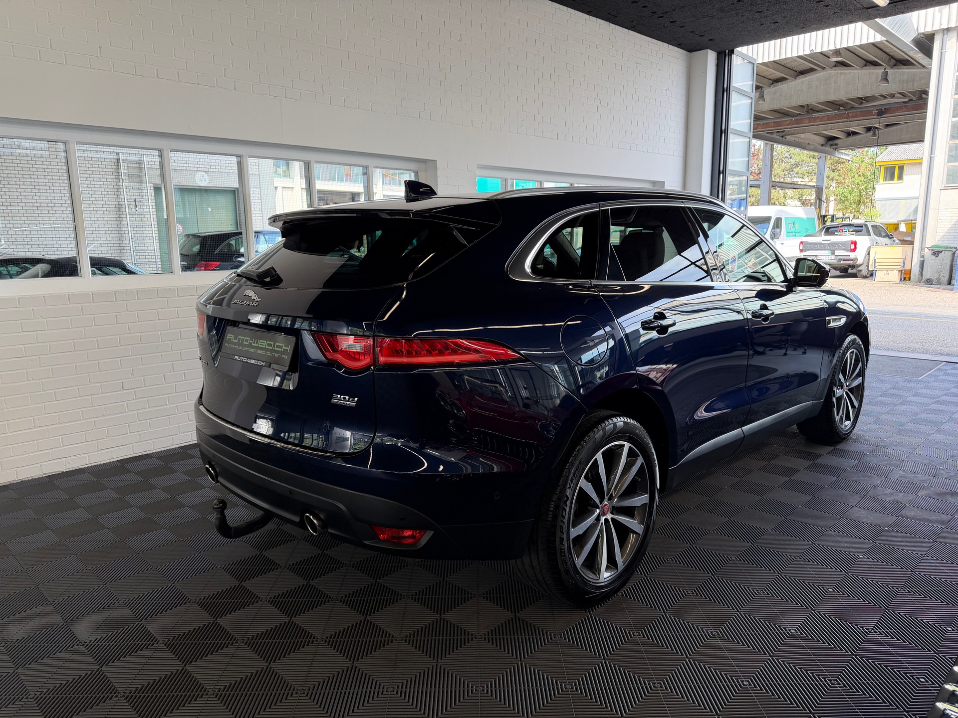 JAGUAR F-Pace 3.0 TD Prestige AWD Automatik-image-2