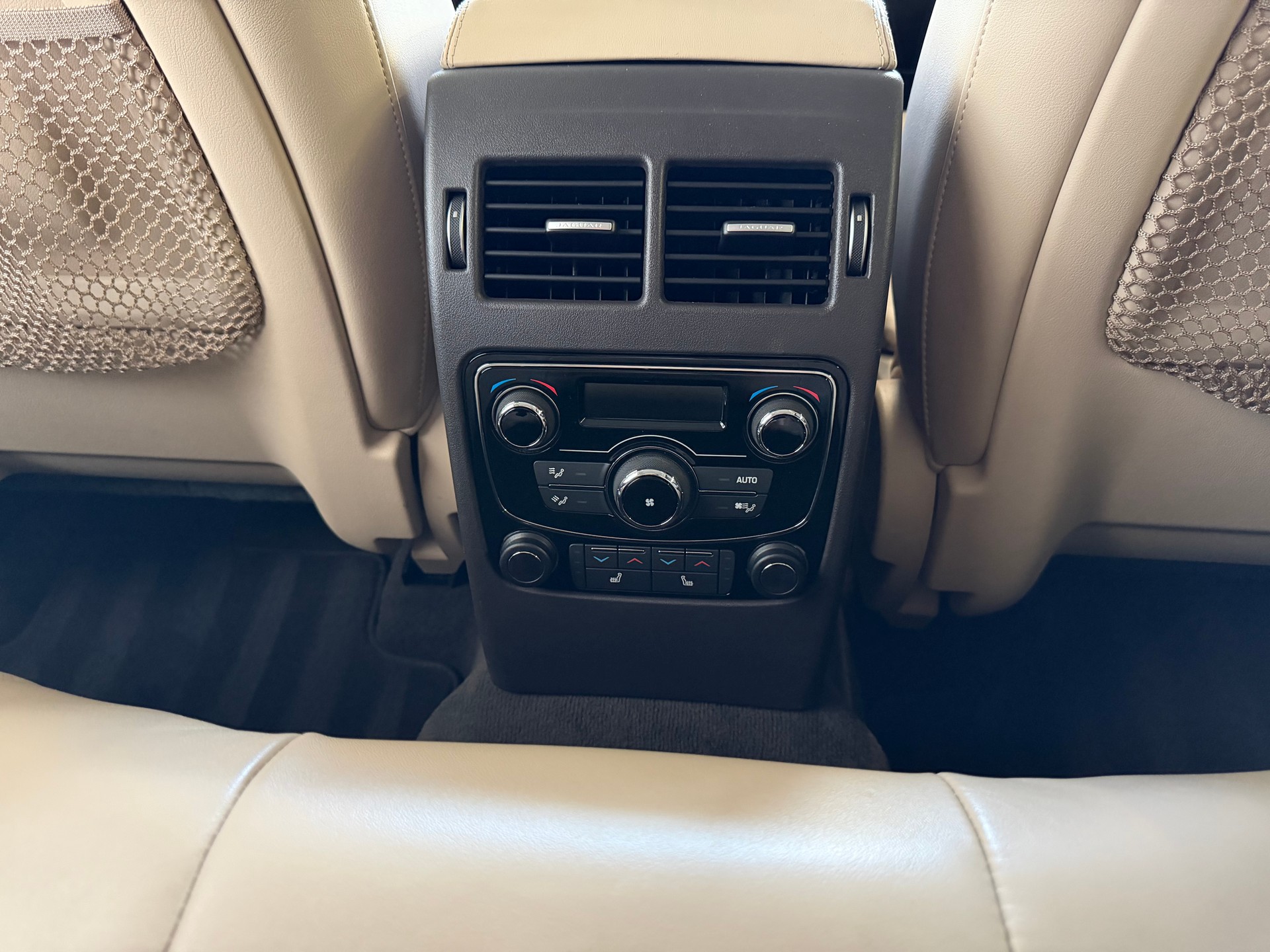 JAGUAR F-Pace 3.0 TD Prestige AWD Automatik-image-13