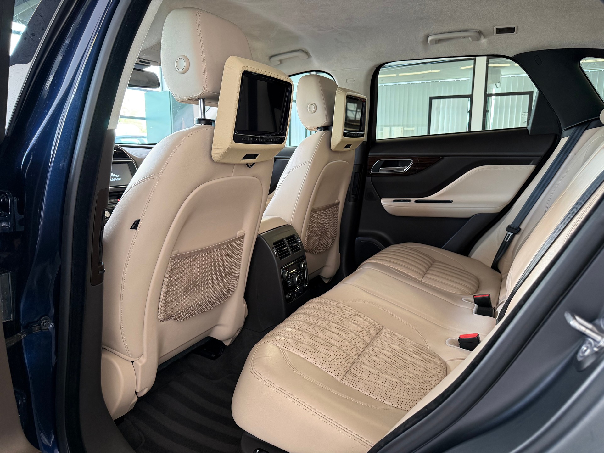 JAGUAR F-Pace 3.0 TD Prestige AWD Automatik-image-9