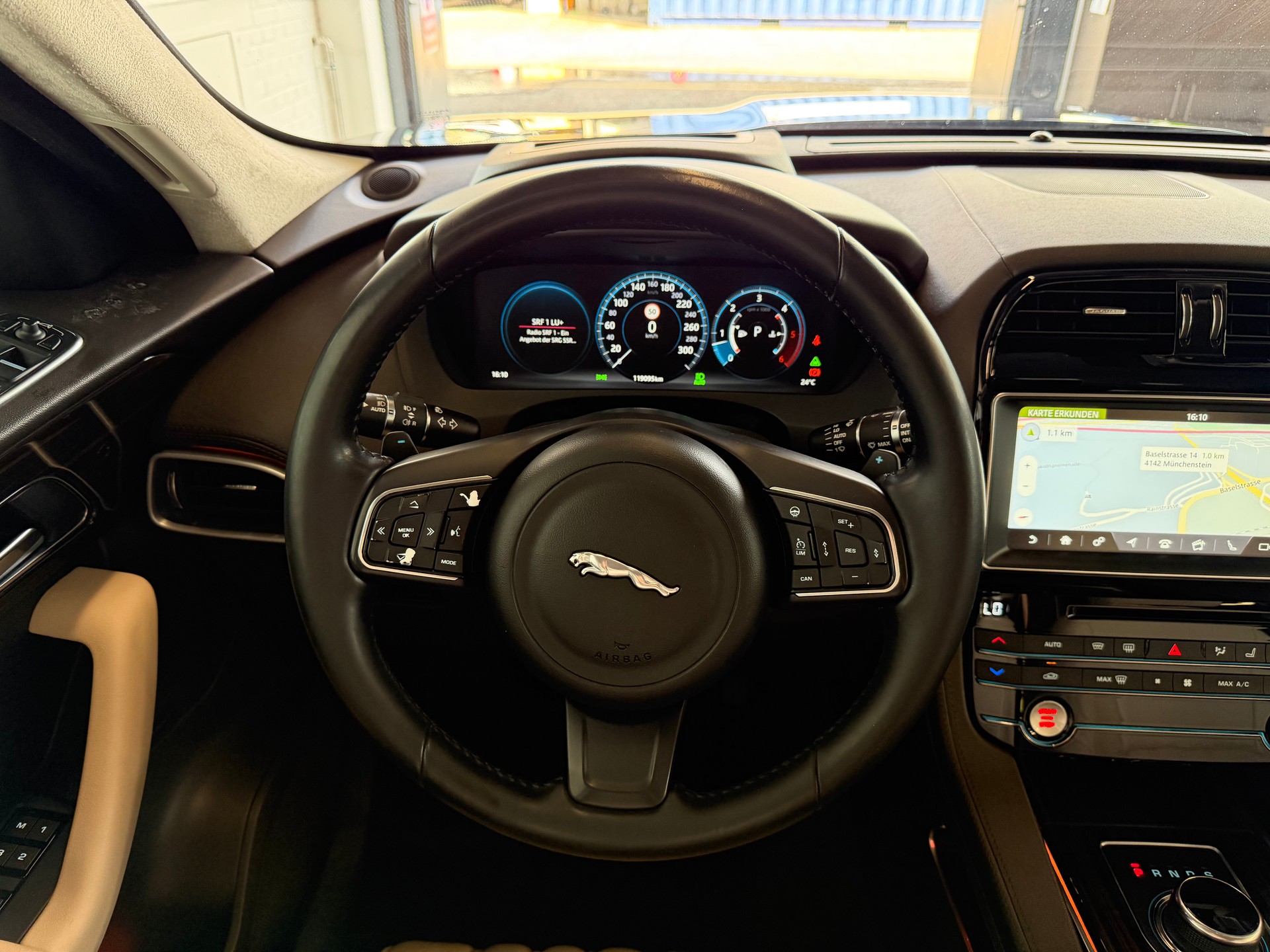 JAGUAR F-Pace 3.0 TD Prestige AWD Automatik-image-11