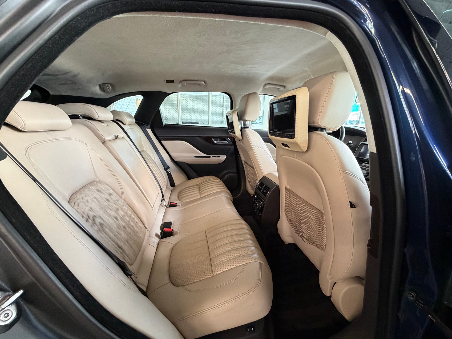 JAGUAR F-Pace 3.0 TD Prestige AWD Automatik-image-8