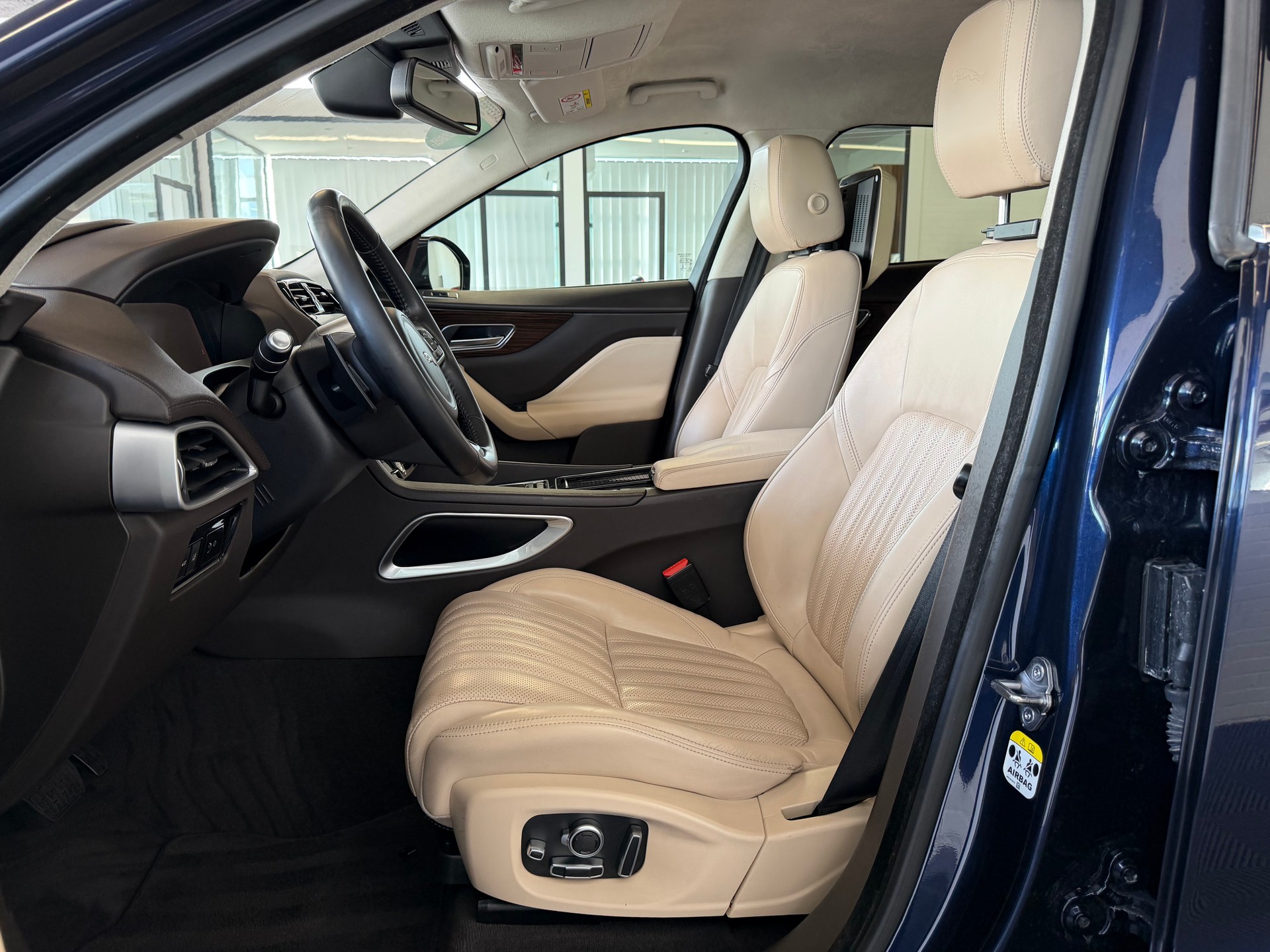 JAGUAR F-Pace 3.0 TD Prestige AWD Automatik-image-10