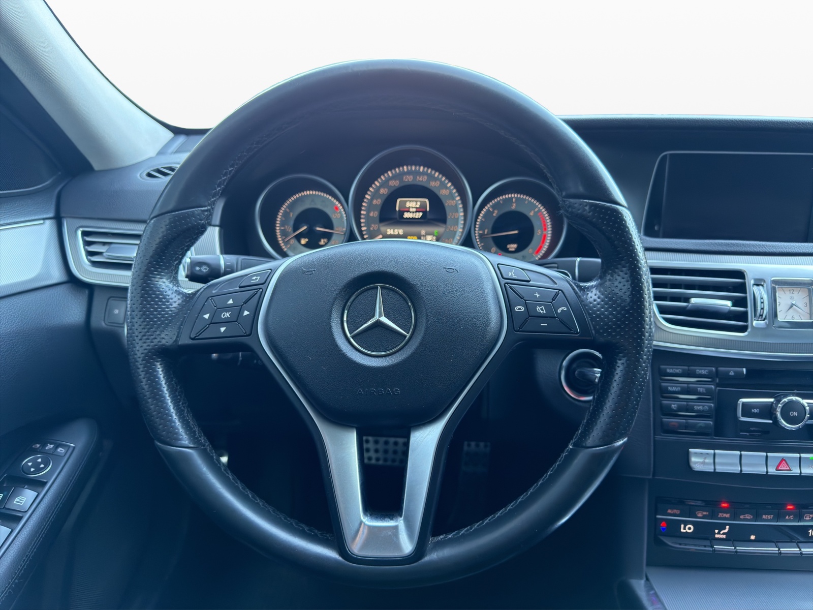 MERCEDES-BENZ E 250 BlueTEC Avantgarde 4Matic 7G-Tronic-image-10