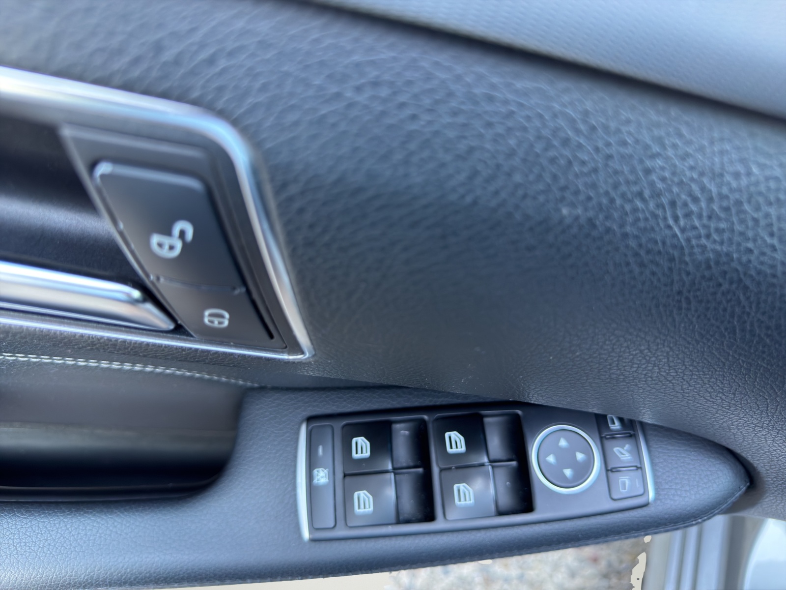MERCEDES-BENZ E 250 BlueTEC Avantgarde 4Matic 7G-Tronic-image-9