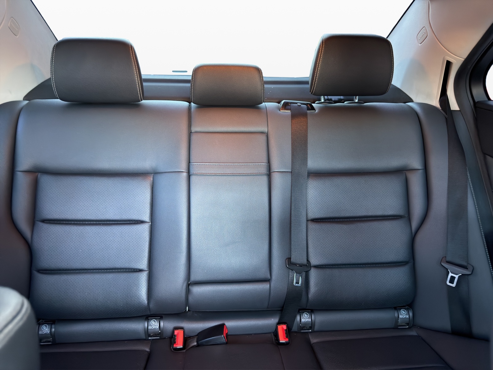 MERCEDES-BENZ E 250 BlueTEC Avantgarde 4Matic 7G-Tronic-image-17