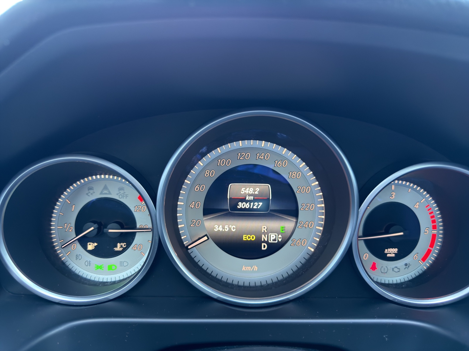 MERCEDES-BENZ E 250 BlueTEC Avantgarde 4Matic 7G-Tronic-image-21