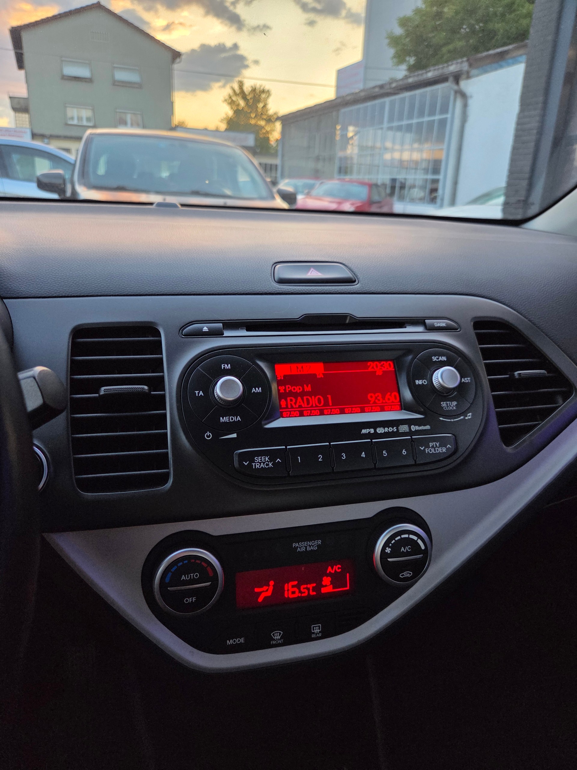 KIA Picanto 1.2 CVVT Style Automatic-image-16