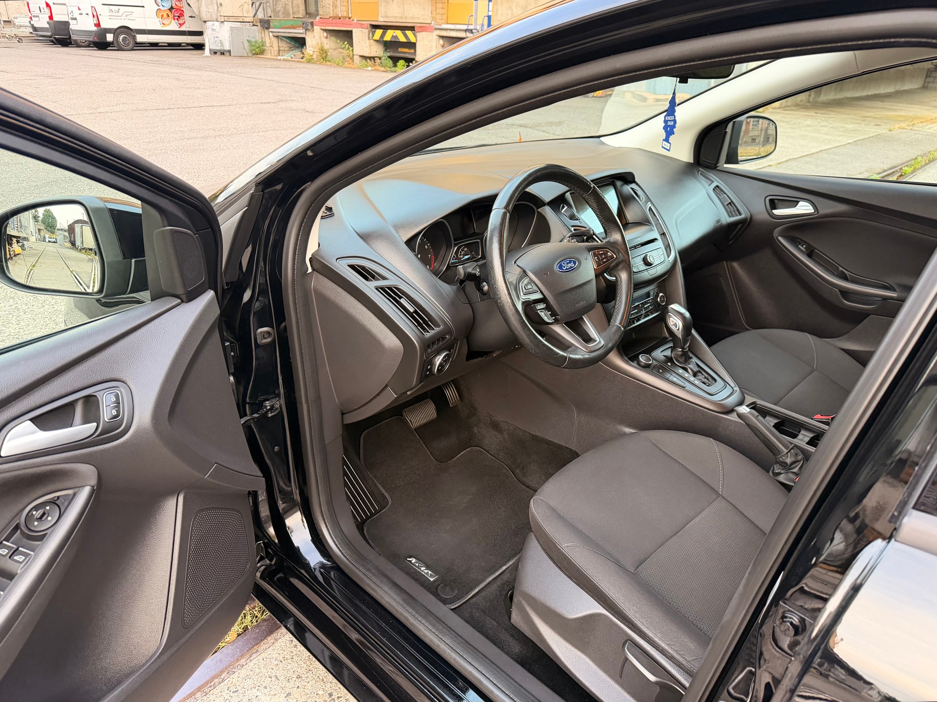 FORD Focus 1.0 SCTi Business Automatic-image-6